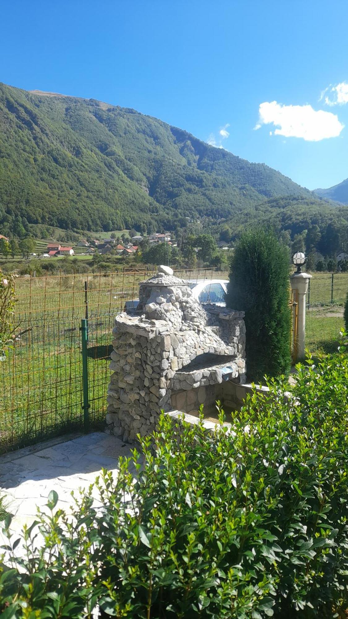 Breti'S Guesthouse Vusanje Exterior photo