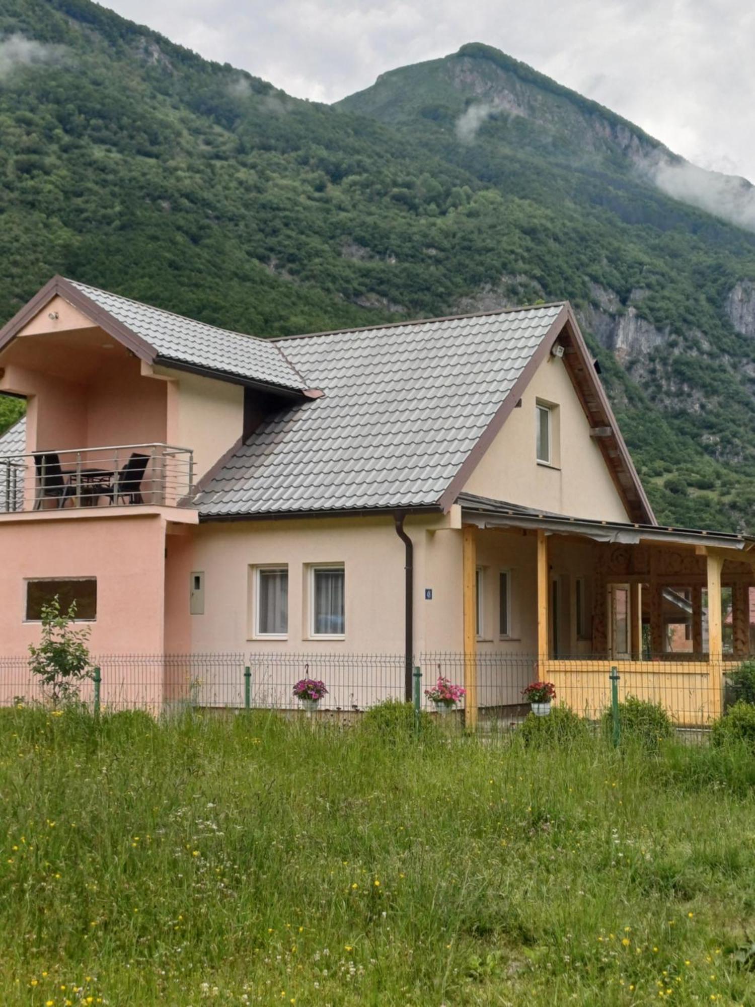 Breti'S Guesthouse Vusanje Exterior photo